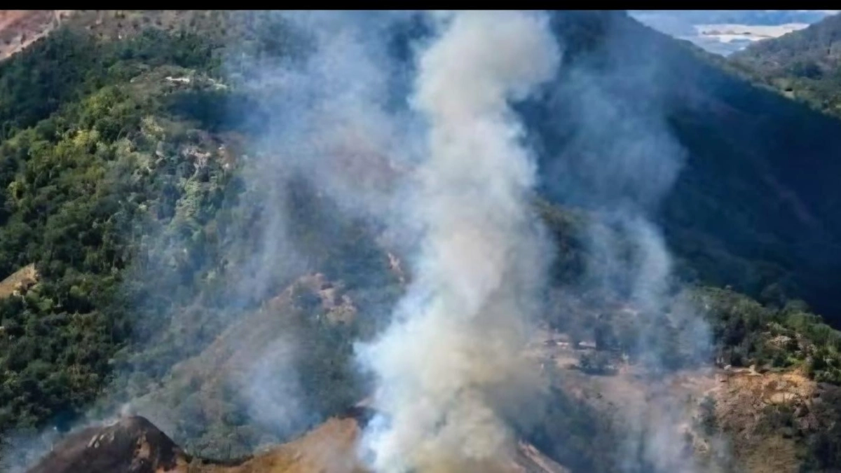 Así tratan de contener un incendio subterráneo en el Bosque de Galilea, la reserva natural más grande del Tolima, donde habitan osos de anteojos