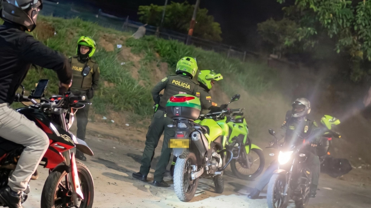 Terror en el oriente de Cali: cinco policías resultaron heridos tras el lanzamiento de un artefacto explosivo