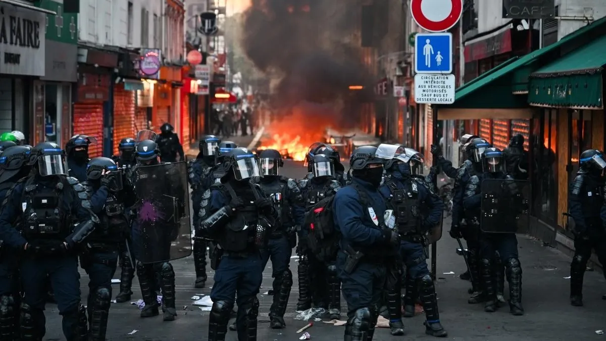 Protestas en Francia: primer ministro anuncia toques de queda parciales en varias ciudades; estudiantes bloquean acceso al Museo del Louvre